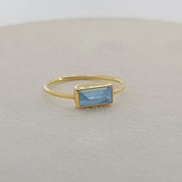 14K Gold Ring Blue Topaz