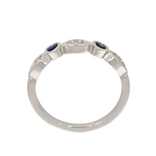 18K Gold Ring with Sapphire and diamonds 