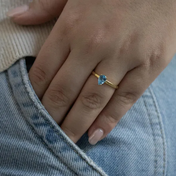 14K Gold Ring Apple Cut Blue Topaz