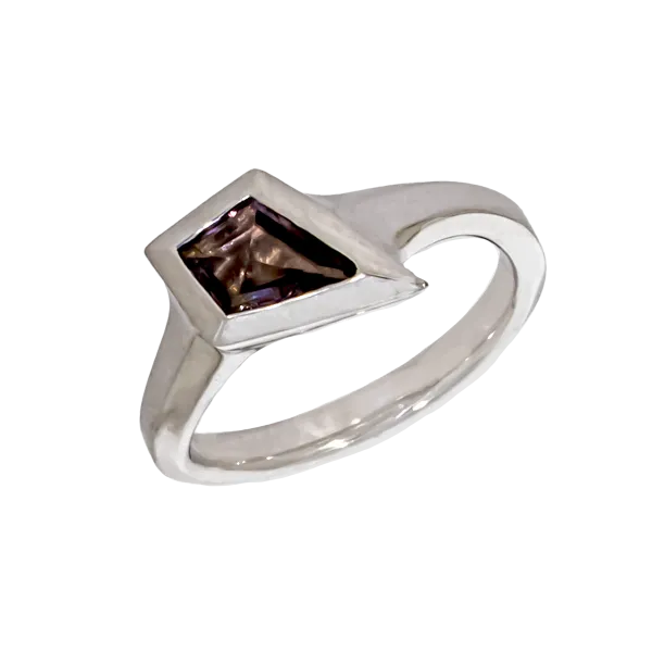 14K Gold Ring 0.9ct Spinel